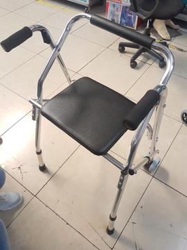 Andador con Asiento Tapizado