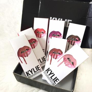 KYLIE LIP KITS VARIEDAD DE COLORES SAN ISIDRO ENVIOS OLVA COURIER