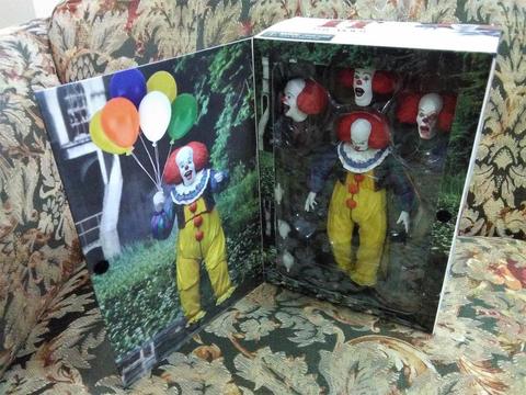 It NECA 18 Cm Scale Action FigureUltimate Pennywise 1990