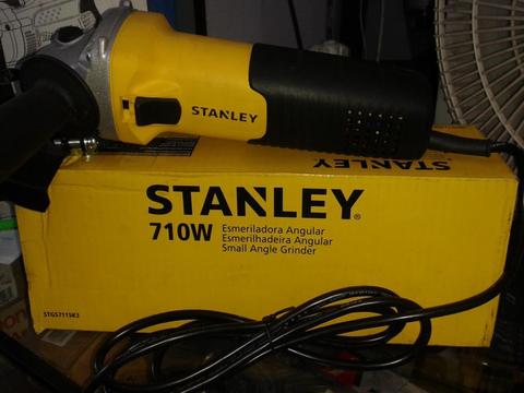 Amoladora 4 1/2 710w Stgs7115 Stanley