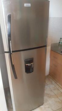 Refrigeradora Mabe 300 LTS 10 meses de uso