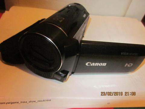 Cámara de video marca Canon de fabricación japonesa. Modelo HD VIXIA HF M500
