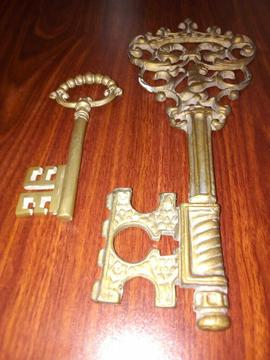 Dos Llaves de Bronce