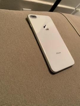 iPhone 8 plus blanco de 64GB libre de fabrica