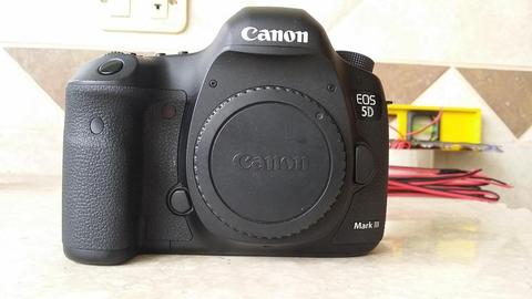 Canon 5d Mark Iii Cuerpo Con Accesorios Completos Y Caja