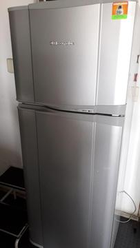 Refrigeradora, Lavarropas y Therma con Detalles