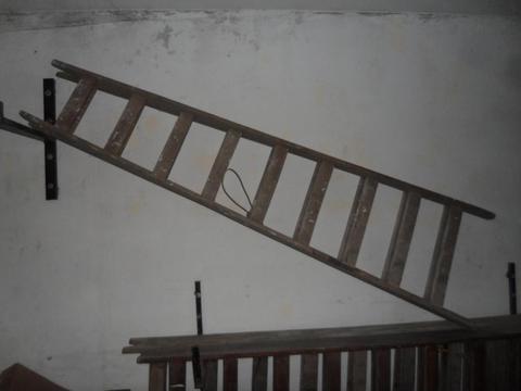 Escalera tipo tijera de 9 pasos