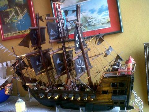 MAQUETA DE BARCO PIRATA THE BLACK PEARL