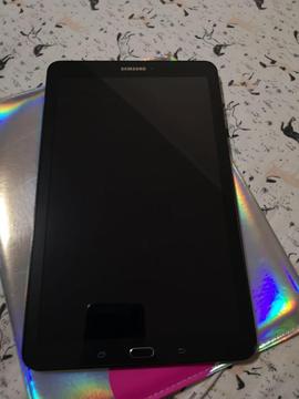 Tablet Galaxy Tab E 9,6 SMT560NZWAPEO 8 GB negro 9/10 SIN CAJA / CON CARGADOR