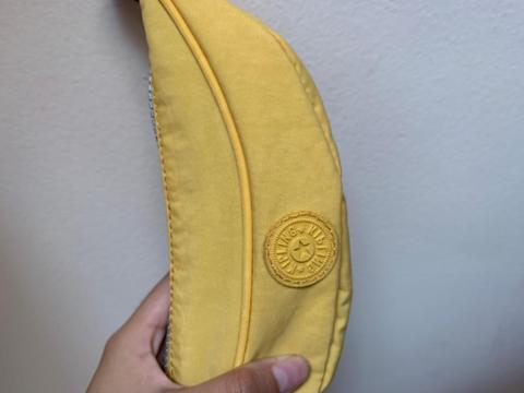 Vendo cartuchera de kipling banana bts