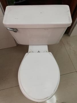 Sanitarios Trebol en muy buen estado medio baño