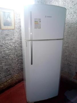 Refrigeradora Bosch ropero melamina 230 x 90