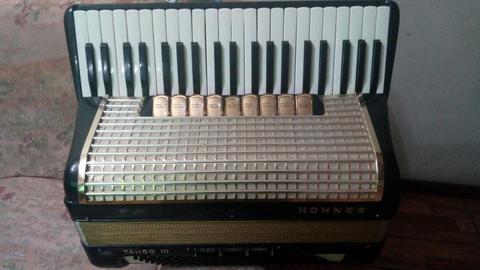 Acordeon Hohner de 120 Bajos