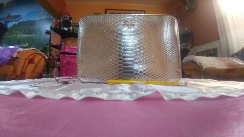VICTORIA´S SECRET NECESER PLATEADO POR CUATRO