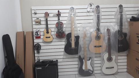 Guitarras, Violines Y Ukuleles