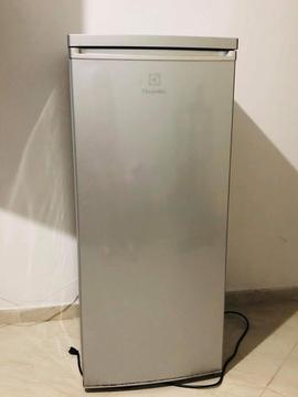 Refrigeradora Electrolux 210 Litros
