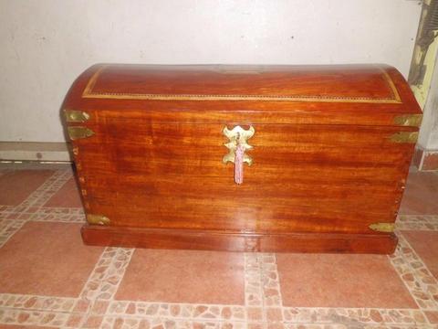 Baul de madera Con Marqueteria Fino