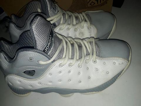 Zapatilla Air Jordan Talla 42 Usado