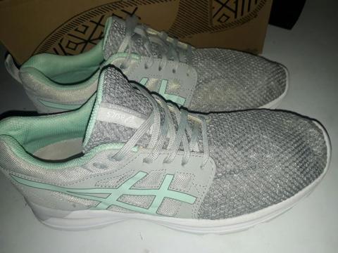 Zapatilla Asics Talla 41.5 Usado Us9 1/2