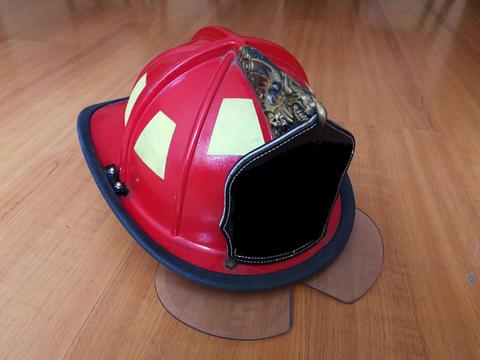 Casco de Bombero Cairns Modelo 1044