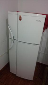 Refrigeradora marca mabe