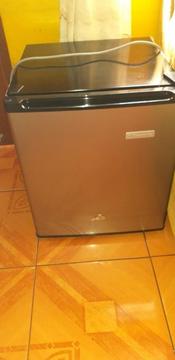 FRIGOBAR ELECTROLUX Compacto Puerta Frost 50 Litros