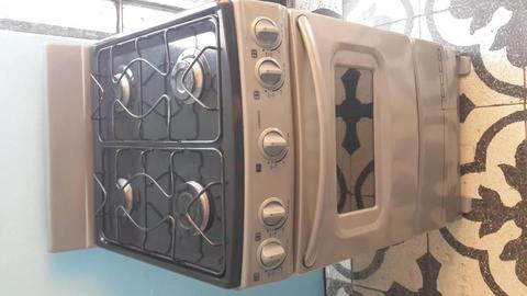 Se vende congeladora y cocina