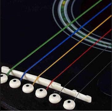 Cuerdas de guitarra acústica de colores