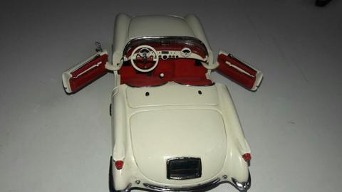 Auto Escala 1:24 Chevy Corvette 1953