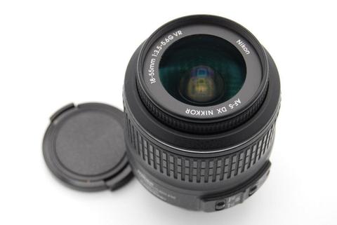 Objetivo Nikon AFS DX Nikkor 1855mm f/3.55.6G VR CON DETALLE