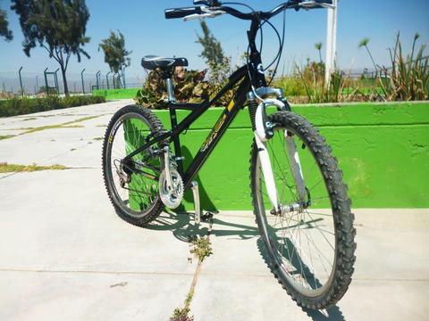 Bicicleta Montañera MODELO EXCLUSIVO PRO accesorios aluminio SHIMANO Aros 26 Tubulares