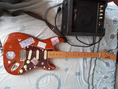 Guitarra Electrica y Amplificador 240v