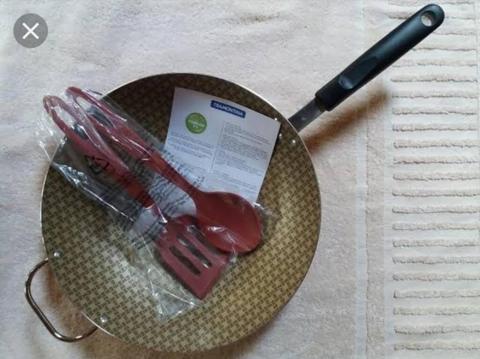 Wok con Espátula,nuevo. Marca Tramontina