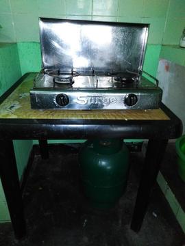 Cocina con Balón de Gas Y Mesa