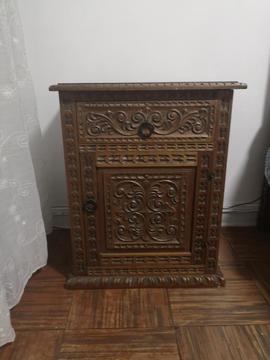 Mesa de Noche Colonial - Cedro tallado a mano