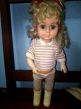 Muñeca americana andadora de los años 80, no tiene marca