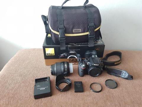 Ocasión Nikon D5200 Réflex Con Lente Y Accesorios