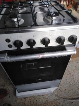 Cocina de gas 4 hornillas marca sol con horno
