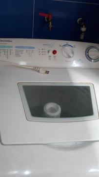 Lavadora electrolux 18 kilos usada con el reloj daado
