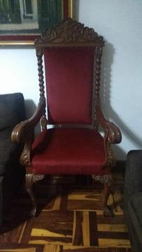 Elegante silla de madera tallada S/. 1100