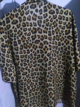 Camisa Animal Print leopardo . suave marca h&m