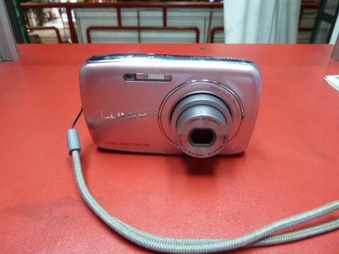 LUMIX 10MP NUEVA EN CAJA CON ESTUCHE, CARGADOR , Y MEMORIA, FOTO Y VIDEO, EN REMATE TOTAL