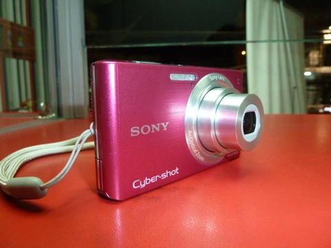 C. DIGITAL SONY 14.1MP 4X DE ZOOM, COLOR ROSADO METALICO, FOTO Y VIDEO DE CALIDAD , NUEVA