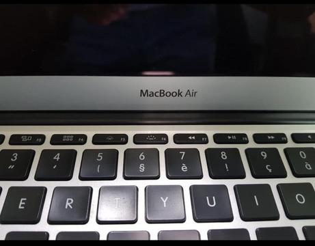 Macbook Air- 2011