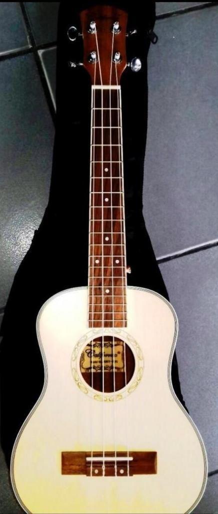 Remato Ukelele, en Caja