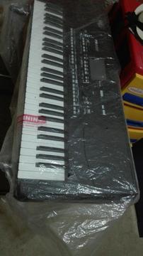 Teclado Korg Pa300