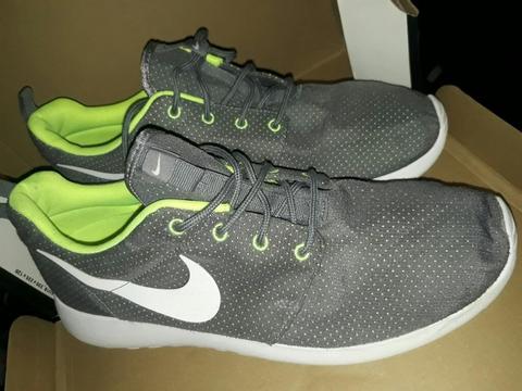 Zapatilla Nike Roshe Talla 44 Usado 28cm