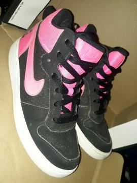 Zapatilla Nike Talla 35.5 Usado 22.5cm