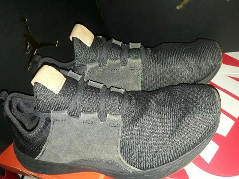 Zapatilla New Balance Talla 44.5 Usado