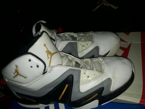 Zapatilla Jordan Talla 45 Usado Us11